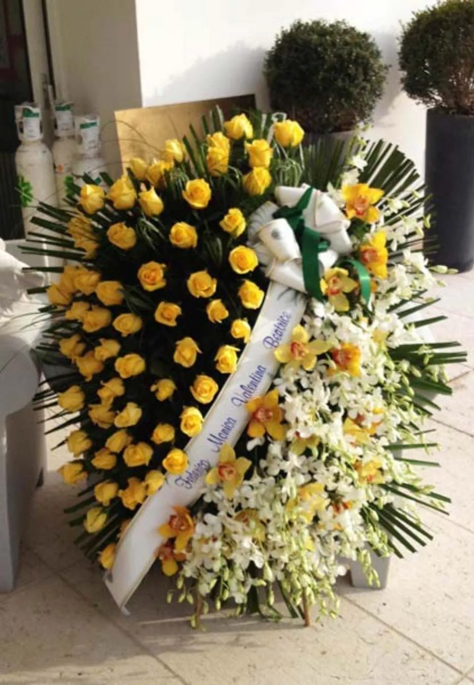 omaggio floreale onoranze funebri Ferroni e Salomoni